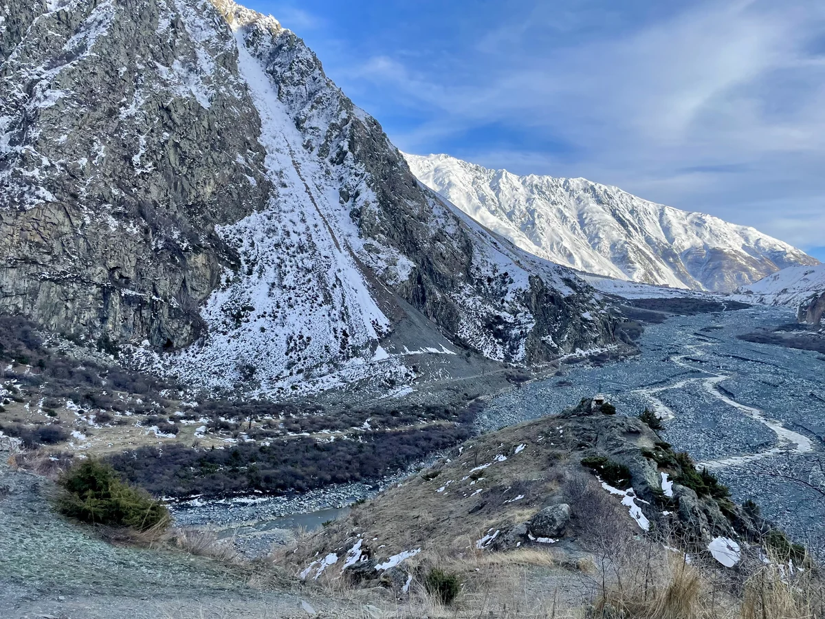 River valley and snow-covered cliffs on the Upper Lars route